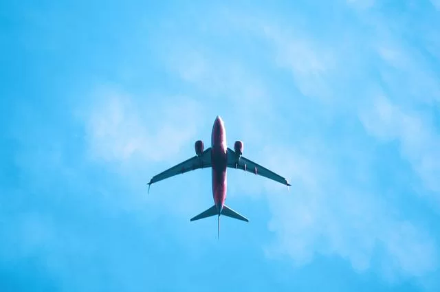 Enq 1998 / Unsplash Самолет