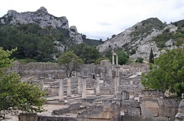 Axel Brocke / Flickr / CC-BY-SA 2.0 Гланум - римские развалины