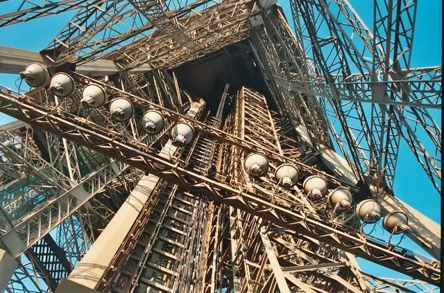 Paul Waite / Flickr / CC-BY-SA 2.0 Шахта лифта