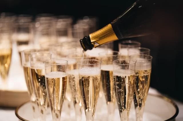 Фото: Alexander Naglestad / unsplash Champagne