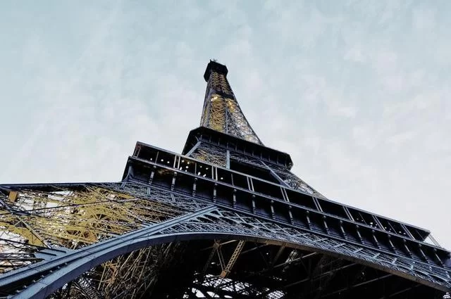 Mohammed Haashir / Unsplash Эйфелева башня