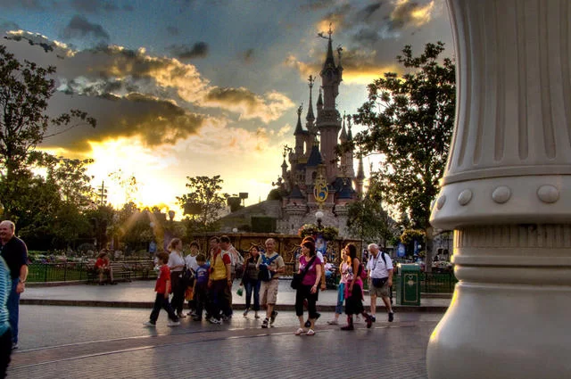 Daniel Aragay / Flickr / CC-BY 2.0 Диснейленд в Париже 2023