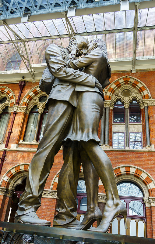 Статуя