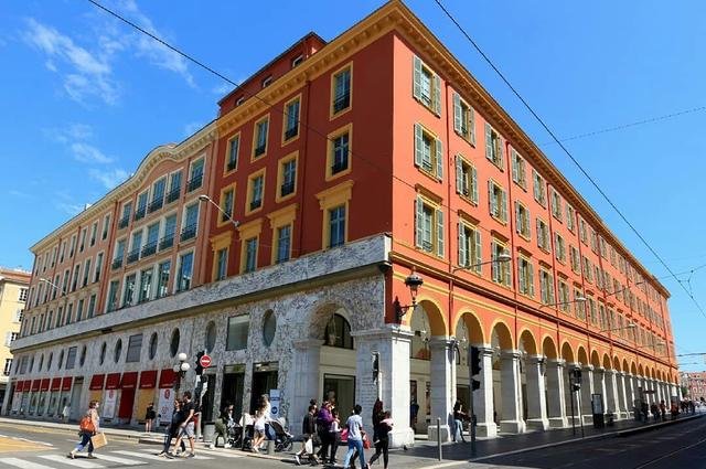 @06katze Галерея Лафайет на площади Массена