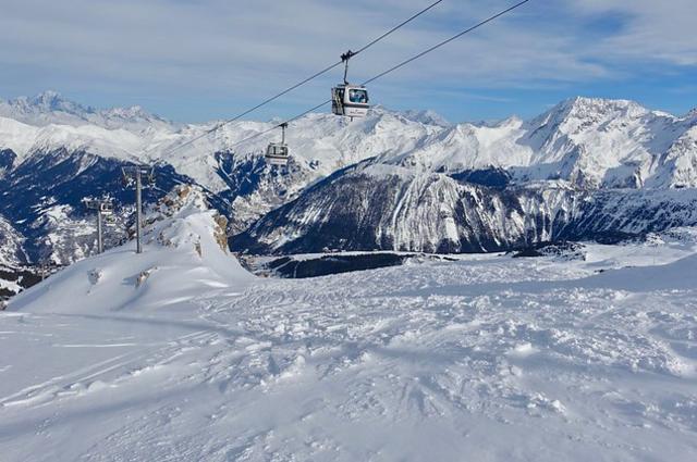 Steve Jurvetson / Flickr / CC-BY 2.0 Подъемник в Куршевеле