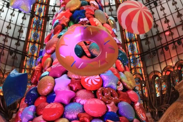 Sabrina Nedjah / Unsplash Елка в Гелерее Лафайет