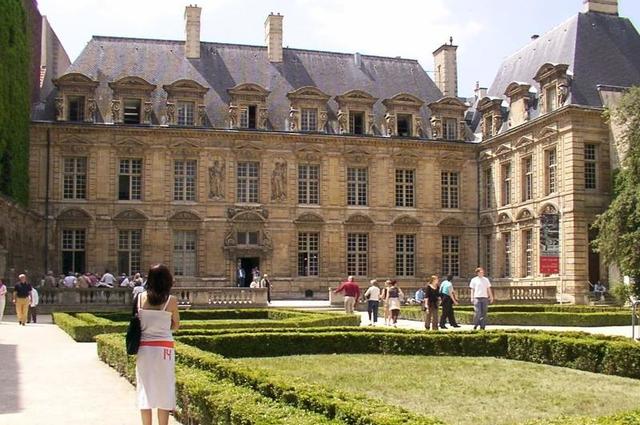 Abrunet / CC-BY-SA-2.5 Особняк Сюлли