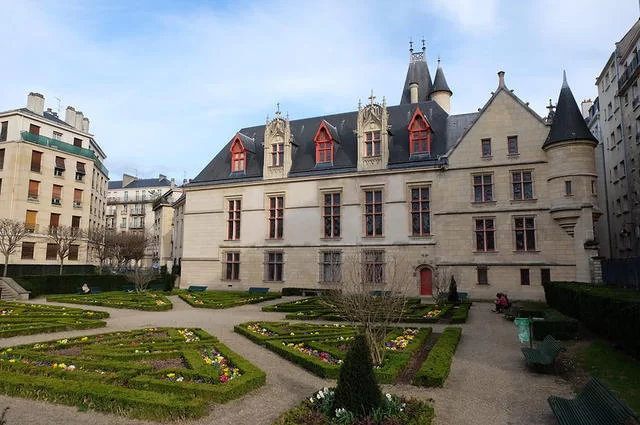 Julien Chatelain / CC-BY-SA 2.0 Сад особняка Санс