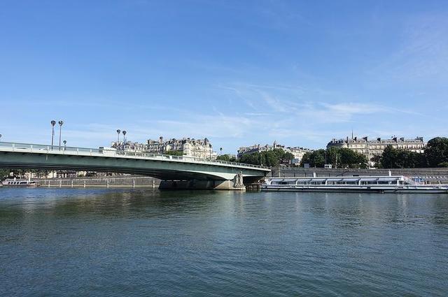 Guilhem Vellut / Flickr / CC-BY 2.0 Мост Альма