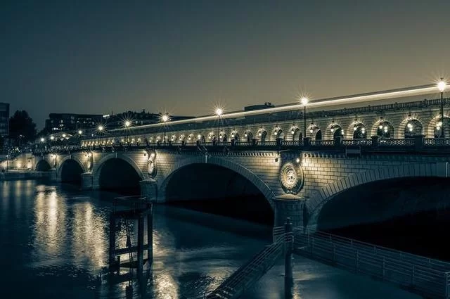 Pierre Blaché / Pixabay Мост Берси