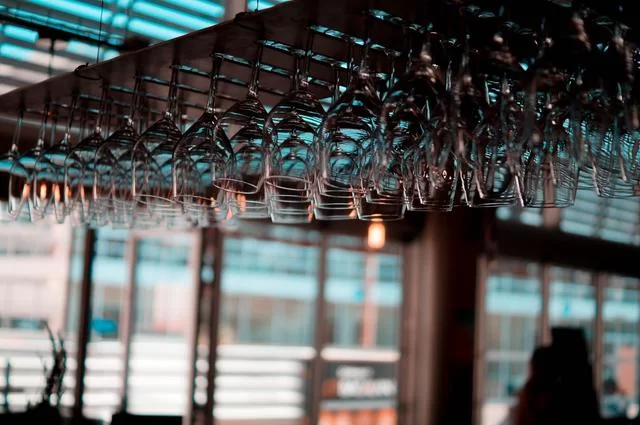 Romain Huneau / Unsplash Винный бар