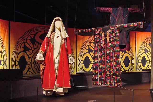 Jean-Pierre Dalbéra / Flickr / CC-BY 2.0 Костюм женщин Азии