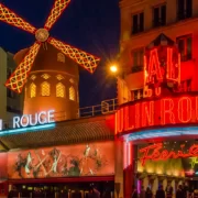 Здание Мулен Руж