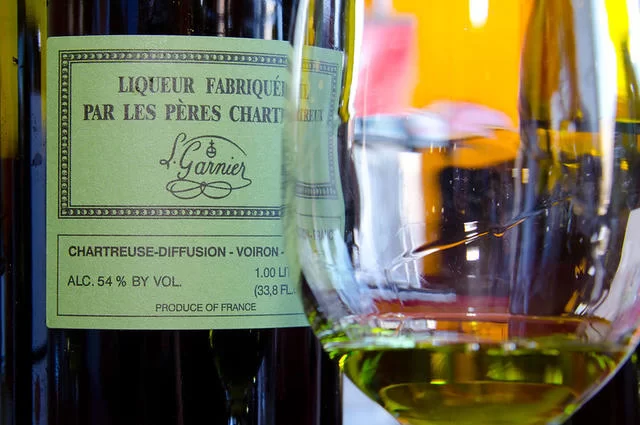 Warren In the Weeds / Flickr / CC-BY-SA 2.0 Шартрез