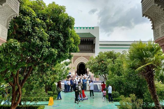 Евгений Тарасов / Paris10.ru Вход в мечеть