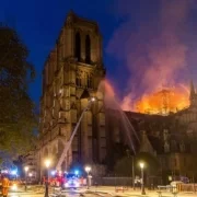 notre-dame-pompiers-6 Пожарные тушат Нотр-Дам
