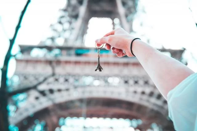 Montmartre Cувениры у Эйфелевой башни