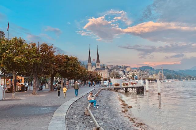 Mehdi Noorzai / Unsplash Люцерн