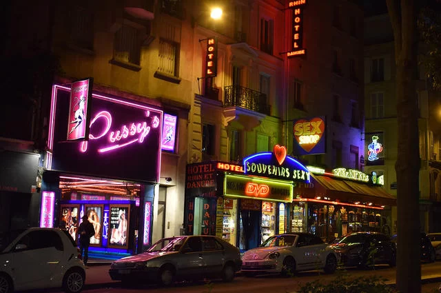 Mig Gilbert / Flickr / CC-BY-SA 2.0 «Улица красных фонарей» в Париже: бульвар Пигаль