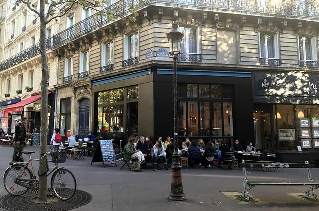 Bex Walton / Flickr / CC-BY 2.0 Бульвар Пигаль днем