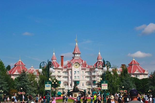 Seif Ak / Unsplash Отель в Диснейленде