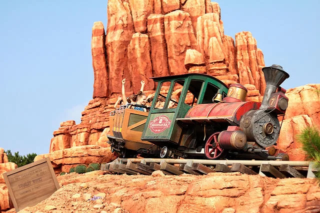 Pixabay Аттракционы в землях Индианы Джонса