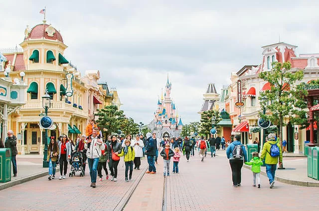 Unsplash Главная улица США