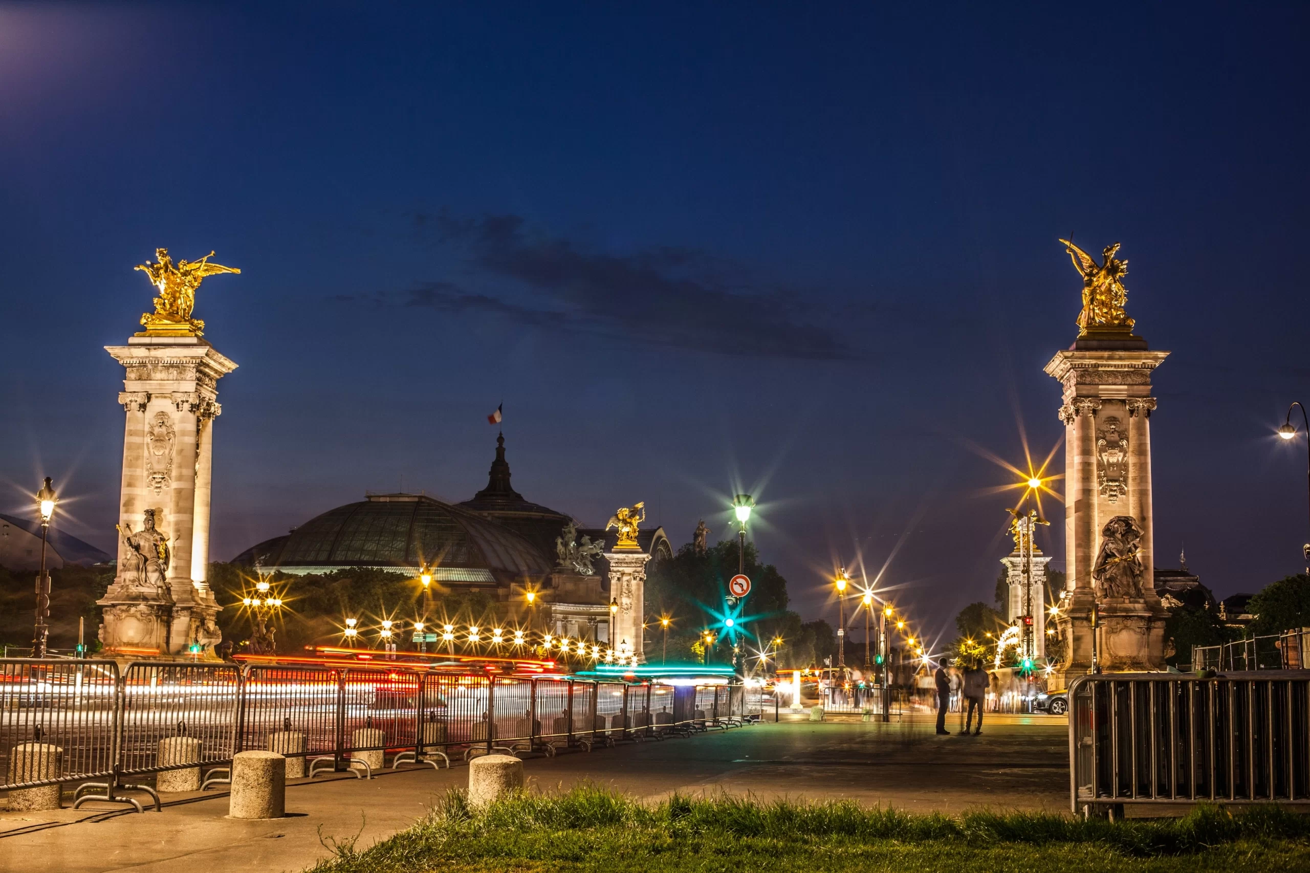 Гран-Пале ночью