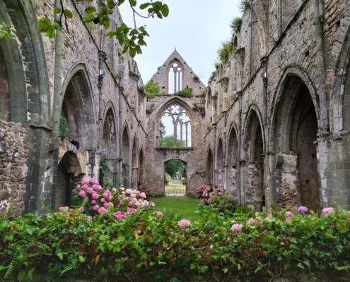 Средневековая церковь