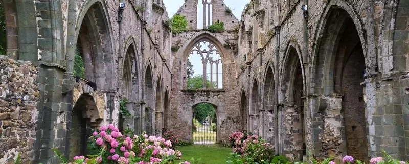 Средневековая церковь