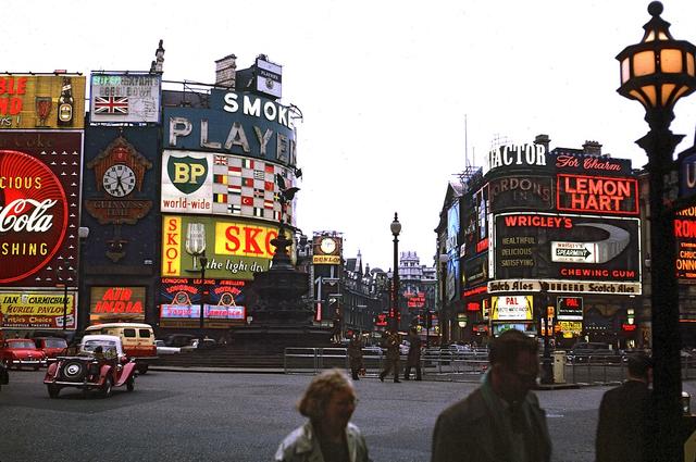Piccadilly Circus. 1962 год Piccadilly Circus. 1962 год