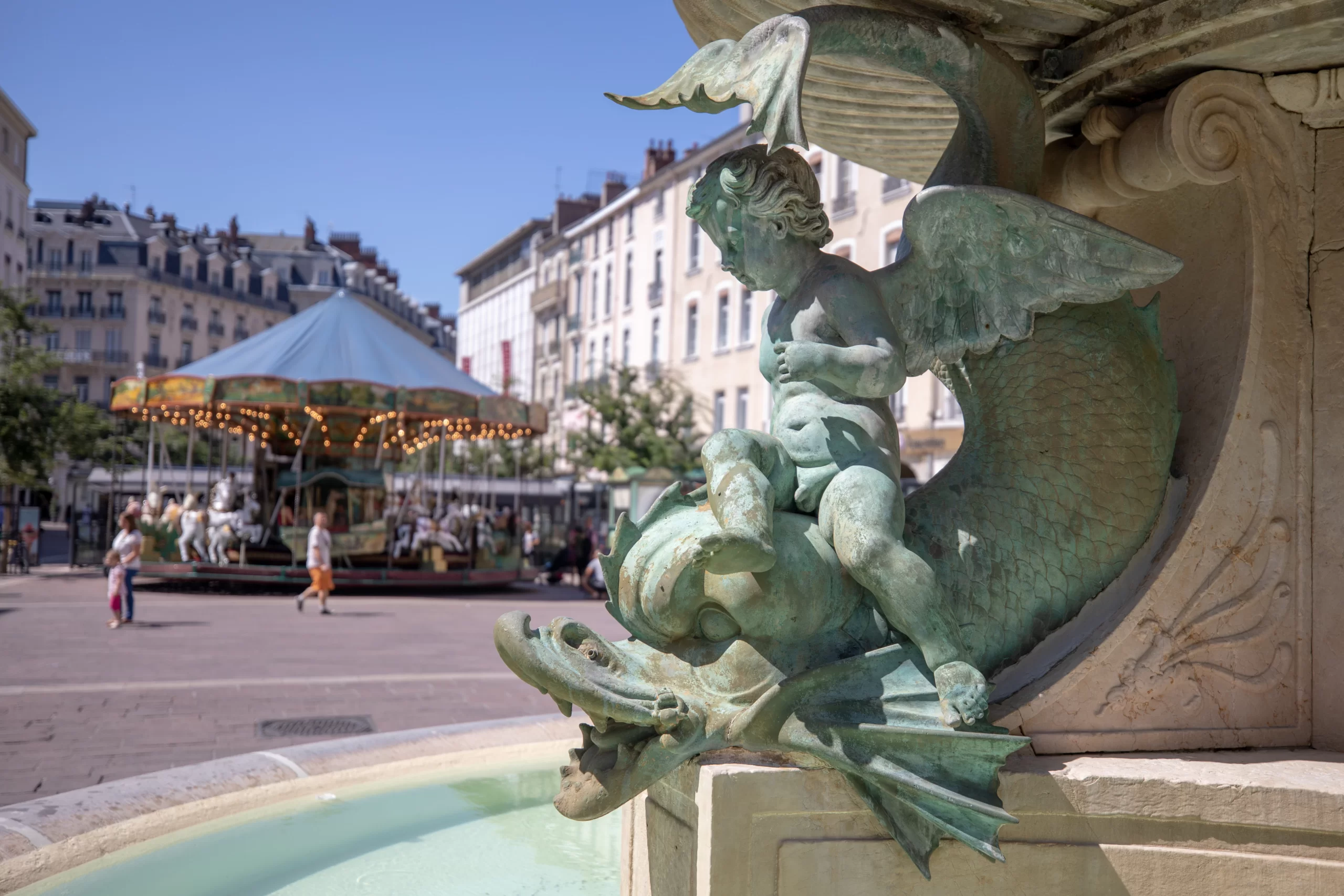 Фонтан на площади