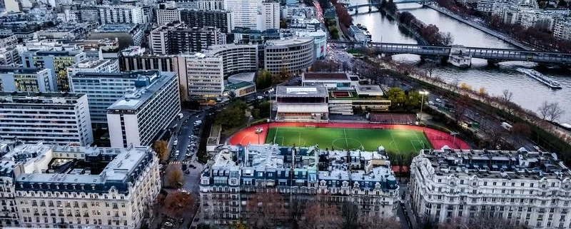 Стадион у Эйфелевой башни