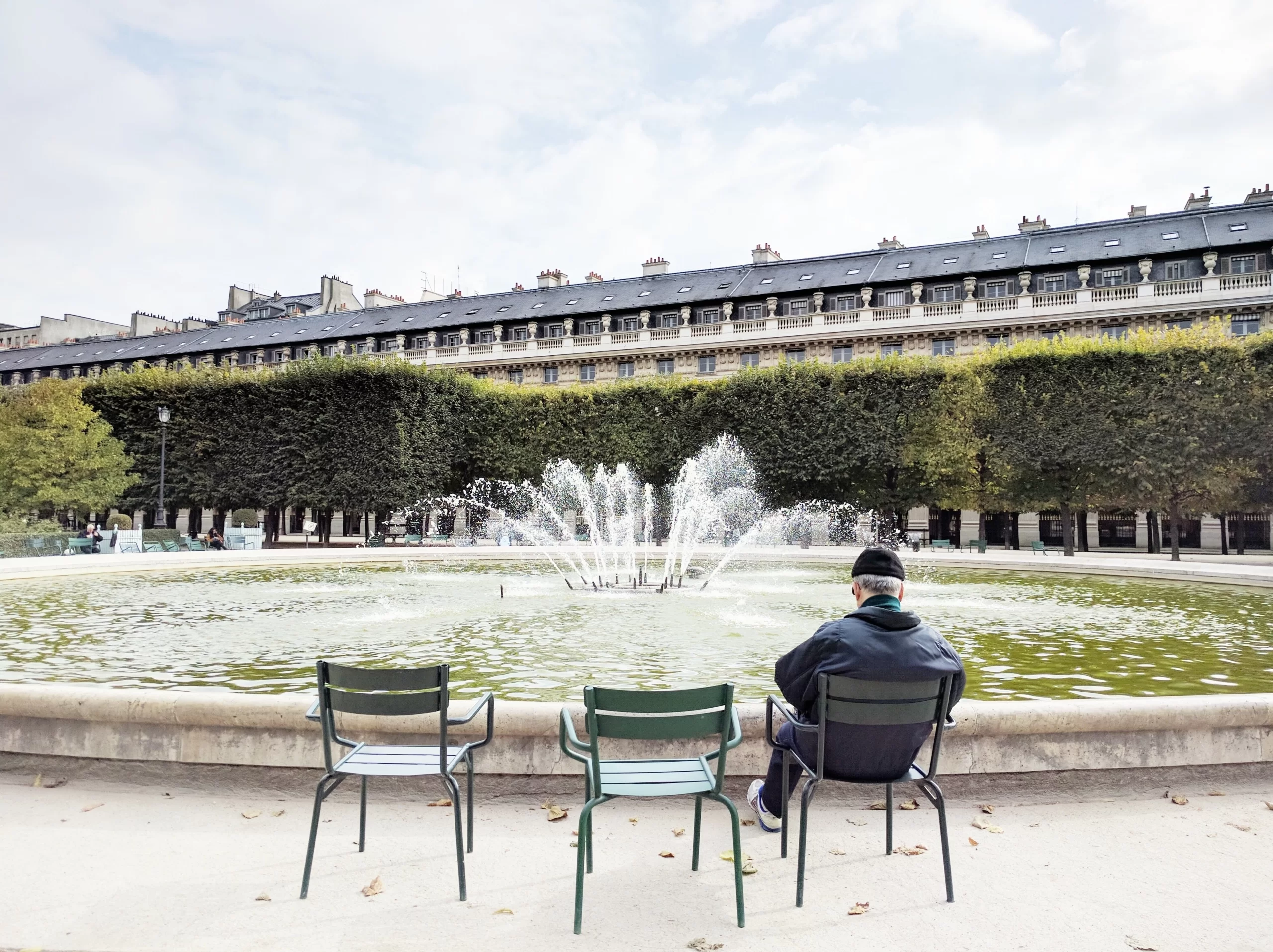 Фонтан в саду