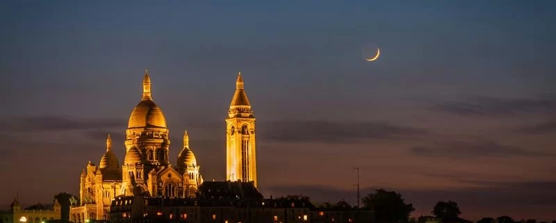 Базилика Секре-Кер в свете луны