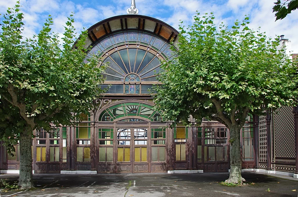 1024px-Evian-les-Bains_(Haute-Savoie)_(10005117515) Источник Эвиан