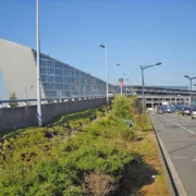 1024px-Lille-Lesquin_International_Airport_-_Terminal_-_Outside_-_4 Аэропорт Лилля