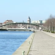 1024px-SAINT-DENIS_-_Canal_St_Denis,_Pont_Tournant_&_Basilique Канал Сен-Дени в пригороде Сен-Дени