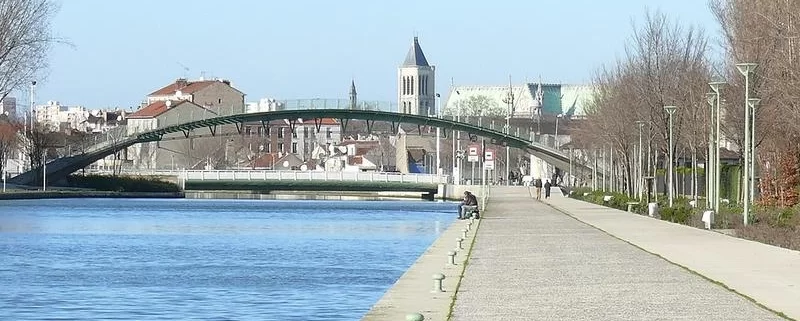 Канал Сен-Дени в пригороде Сен-Дени