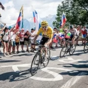 1024px-Tour_de_France_2018,_Stage_12,_Geraint_Thomas_and_Chris_Froome_(cropped) Желтая майка лидера