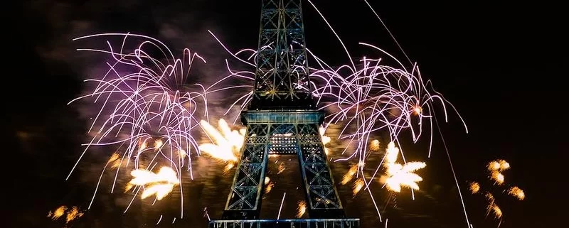 Фейерверк 14 июля в Париже