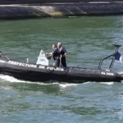 1200px-Canot_d’intervention_de_la_Police_Nationale_sur_la_Seine Речная полиция