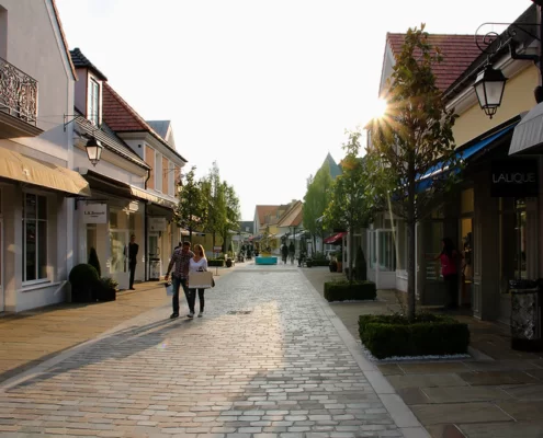 Деревня аутлетов в Париже