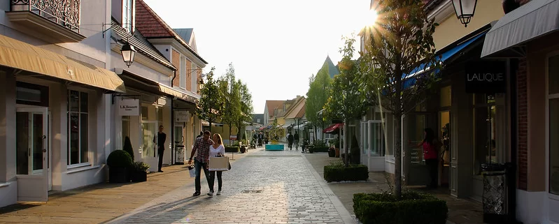 Деревня аутлетов в Париже