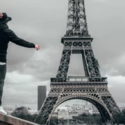 elisa-cardigan-hDh7mdzIQWs-unsplash_0 На Трокадеро