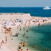 oscar-nord-_hg9QTNFFWo-unsplash Пляж в Антибе