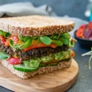 the-matter-of-food-MAcTXz4-qH8-unsplash Вегетарианский бургер
