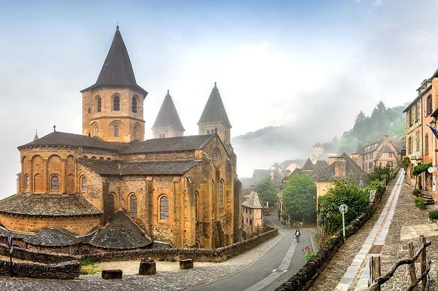 Krzysztof Golik / Wikimedia Commons / CC-BY-SA 4.0 Аббатство в Конке