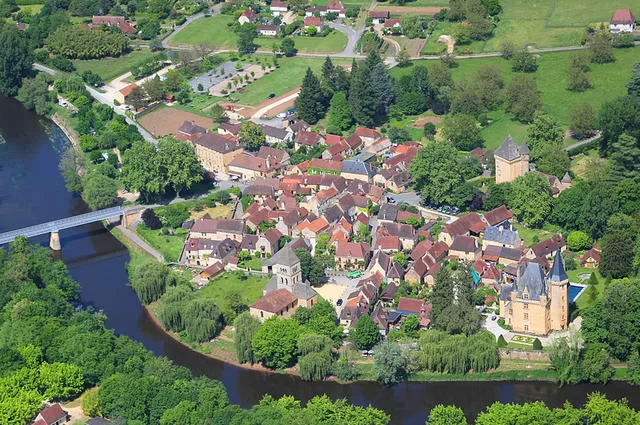 Commune de Saint Léon sur Vézère / Wikimedia Commons / CC-BY-SA 4.0 Сен-Леон-сюр-Везер