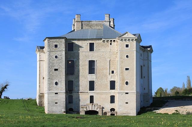 Christophe.Finot / Wikimedia Commons / CC-BY-SA 3.0 Шато де Мольн